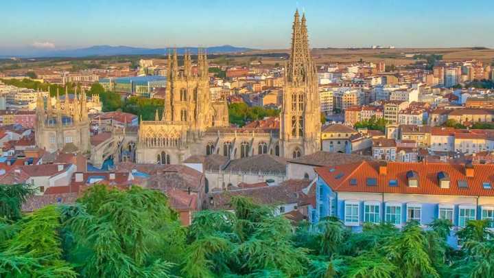 Los hoteles de Burgos esperan un "fin de semana fuerte" por el Pilar, aunque el festivo en domingo frena las reservas