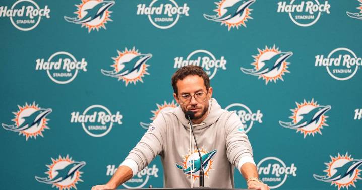 Dolphins make too many costly mistakes in 28
