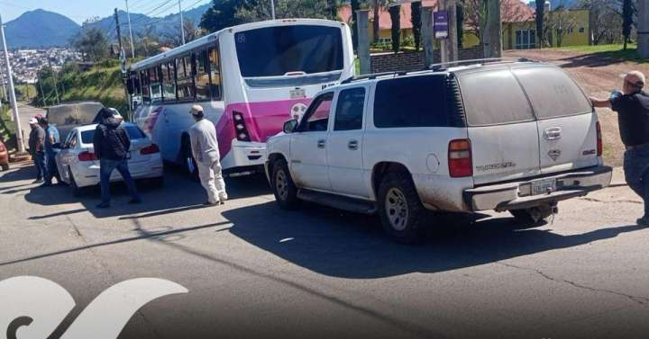 Exhiben deficiencias del transporte público en la Sierra Norte