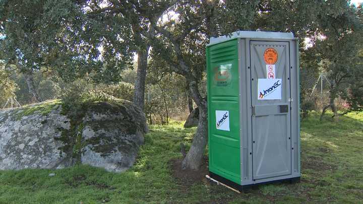 Muere tras ser aplastado por un urinario y su mujer reclama más de 200.000 euros: la justicia rechaza la demanda