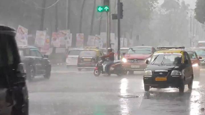 Mumbai Rains: Netizens React As Heavy Showers Lash City; Call It 'Arrival of Monsoon 2.0'