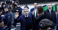 Las fotos de la entrada en la cárcel de Nicolás Sarkozy