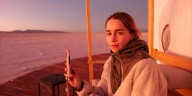 Emilia Clarke, la actriz de Game of Thrones, de visita en Argentina: Cataratas del Iguazú, Salinas Grandes y glamping