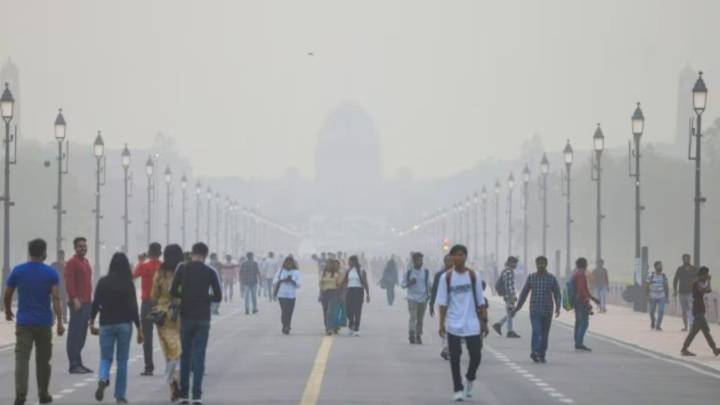 Delhi’s air quality sees slight improvement, AQI drops to 169 from 193