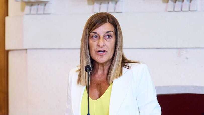 Buruaga defiende su llamamiento al consenso y replica al PSOE: «He pedido ayuda con toda la humildad del mundo»