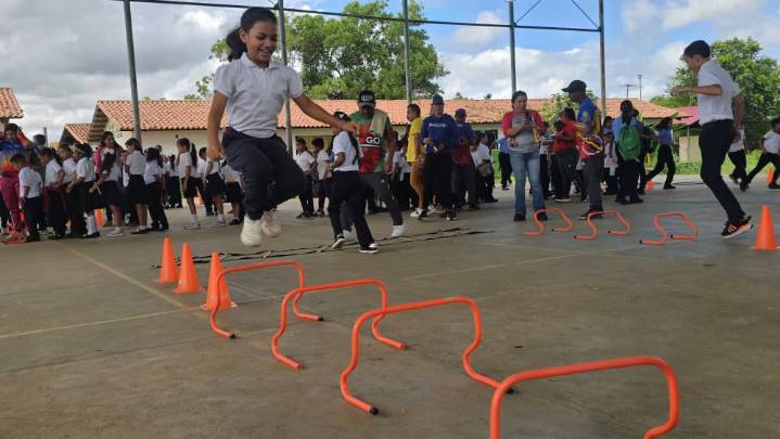 Brindan jornada deportiva en la escuela Cacica Anasoli de Las Garzas