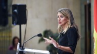 Yolanda Díaz declara la guerra a Uber y le acusa de emplear falsos autónomos: "No nos va a tomar el pelo"