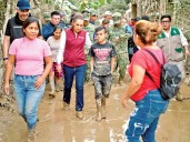 La ayuda fluye tras desastre por lluvias; suman 72 decesos y 48 desaparecidos