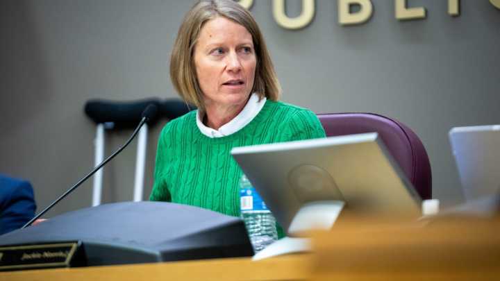 DMPS board reports racist, sexist harassment after Roberts' arrest