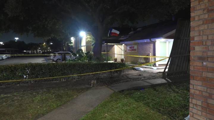 Plaza Verde shooting: Man killed after shooting at apartment, suspect on the run