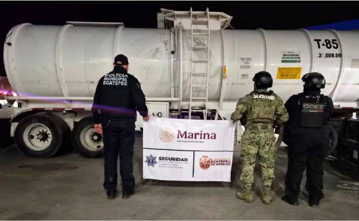 Autoridades de Ecatepec y Marina aseguran pipa con huachicol