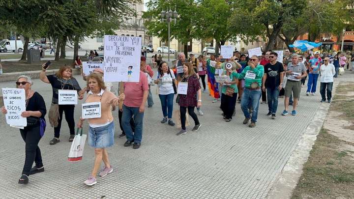 Santa Fe: nueva marcha de jubilados en Plaza de Mayo, con réplicas en todo el país