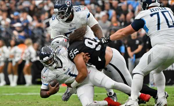 Raiders defense wraps up Titans 20