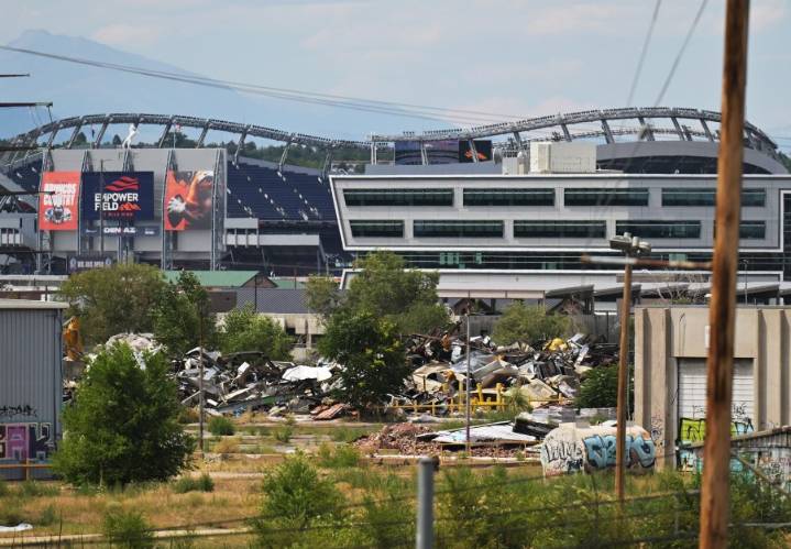 Broncos owners want to host Super Bowl in new stadium