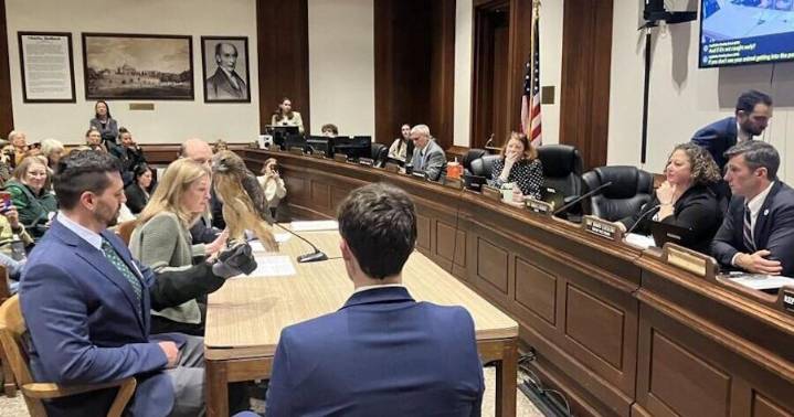 Red-tailed hawk joins rodentcide hearing, rally