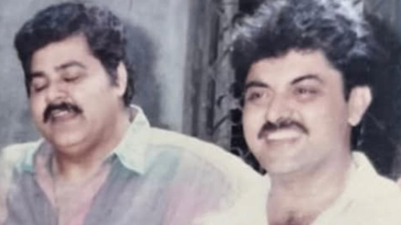 Ashoke Pandit shares a throwback video of Satish Shah singing joyfully