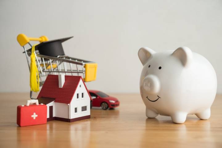 Asked on Reddit: Should I pay off loans or save?