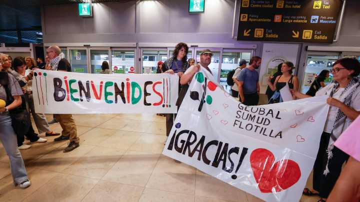 Llegan a Madrid 21 de los 49 miembros españoles de la Flotilla detenidos por Israel