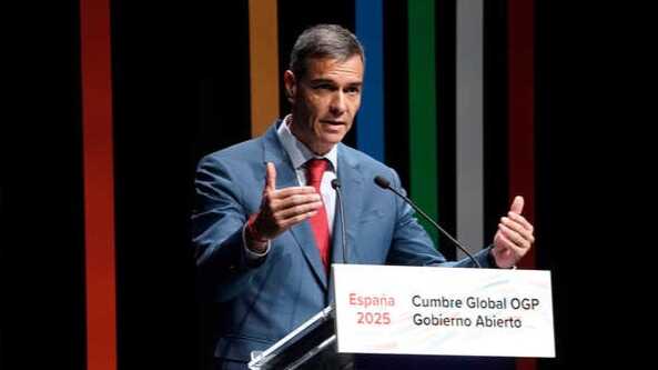 Sánchez blinda a su familia en la ley que presume de "abrir la Administración"