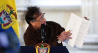 Ya es oficial: Gustavo Petro firmó el decreto para desclasificar los archivos de inteligencia del DAS
