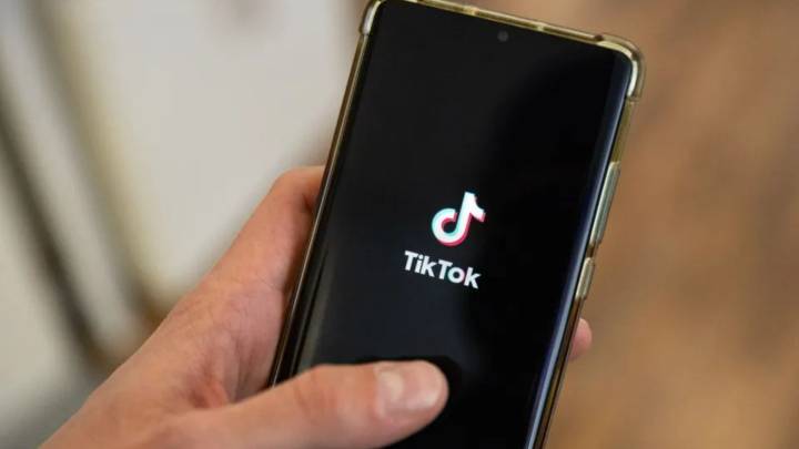 Golden, emerald, diamond & crown birthday TikTok trend explained