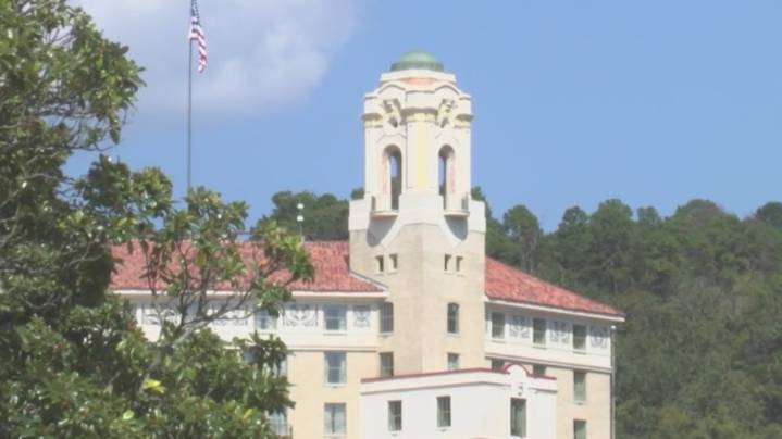 Government shutdown leaves Arkansas tourists frustrated as Hot Springs bathhouses close