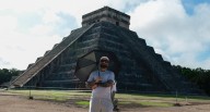 Así fue la visita de Arcángel en Chichén Itzá, la primera parada de su viaje por las siete maravillas
