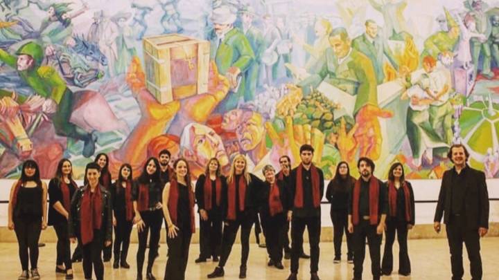Coro contra coro, imagen por imagen