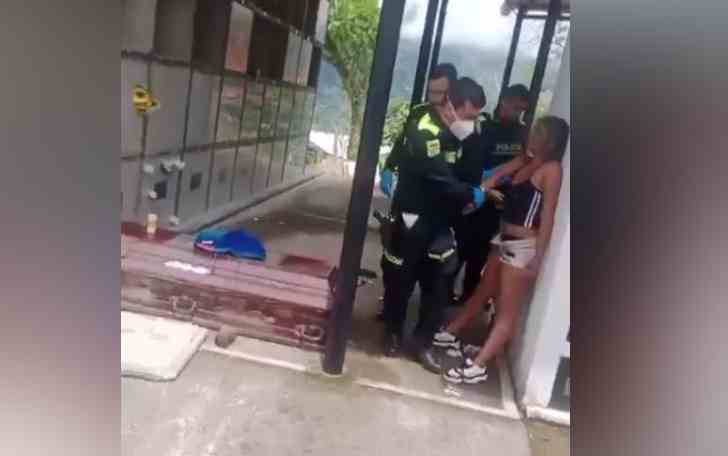 ¡Macabro! Mujer desentierra a un muerto para bañarlo y ponerle ropa nueva en Santander