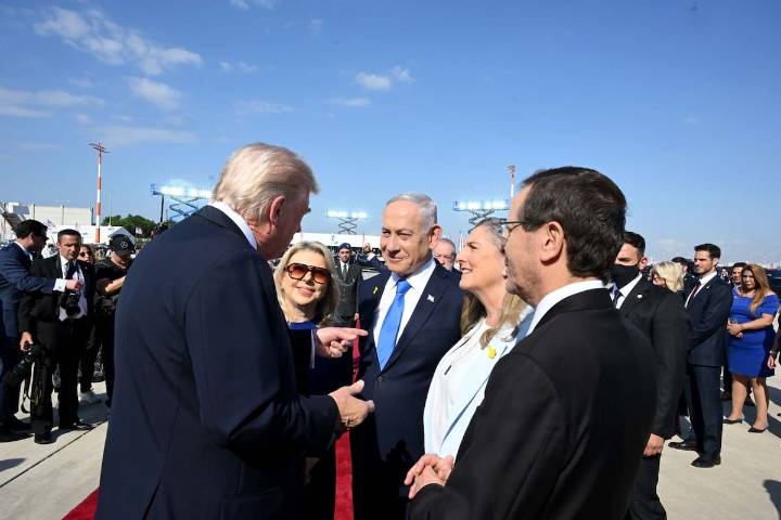 Donald Trump llegó a Israel: viaja a Egipto para sellar “el fin de la guerra”