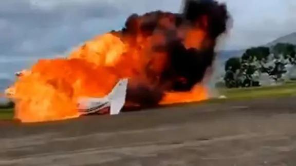 Tragedia en Venezuela: dos muertos al caer una avioneta durante el despegue
