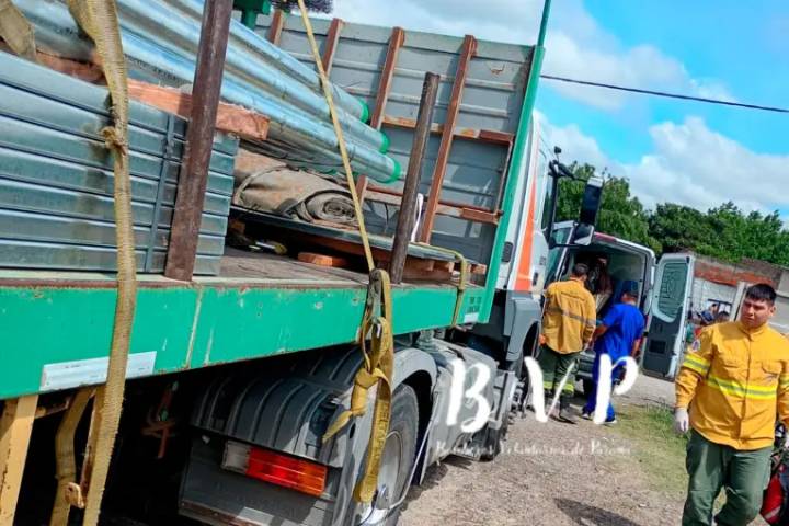 Una mujer cayó desde de un camión mientras realizaba tareas laborales