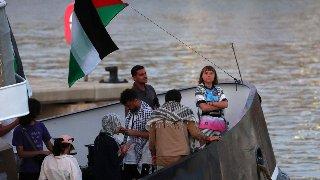 Israel intercepts last boat from Gaza flotilla, Israeli minister mocks activists
