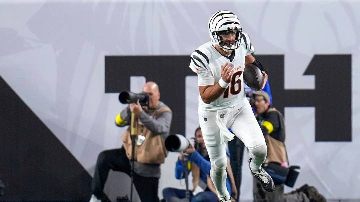Bengals teammates wax poetic about Joe Flacco after TNF win