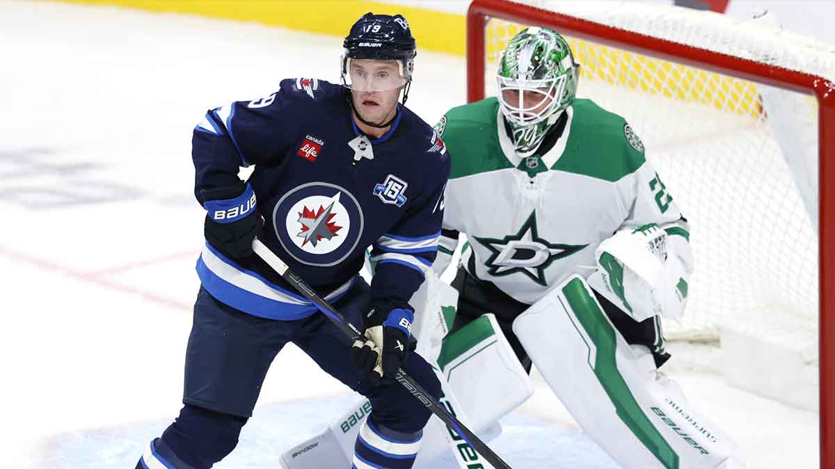 Jets’ Jonathan Toews gets incredible welcome from fans in 1st NHL game back
