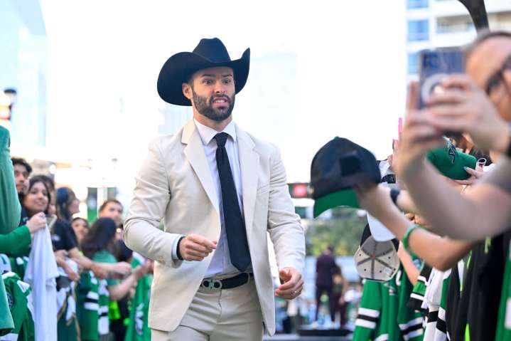 Matt Duchene exits injured as Stars top Wild, stay unbeaten - The Rink Live | Coverage of youth, junior, high school and college hockey