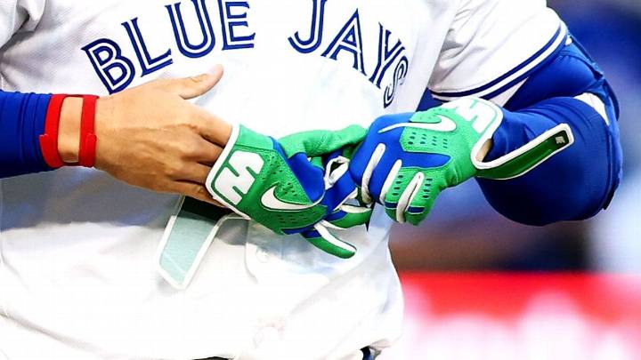 George Springer to donate Hartford Whalers batting gloves to Hockey Hall of Fame