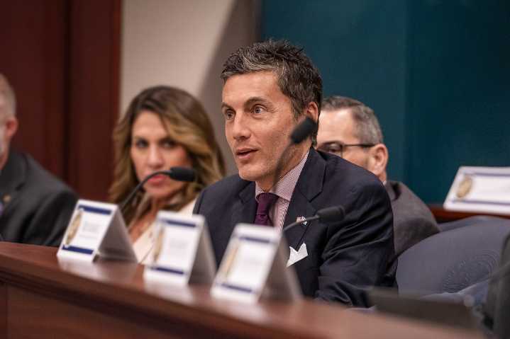 ‘He does not back down’: Alex Rizo, Buzzy Sklar endorse Fabián Basabe for re