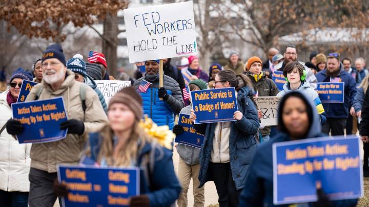 Federal workers’ union AFGE urges Dems to pass GOP bill to end shutdown
