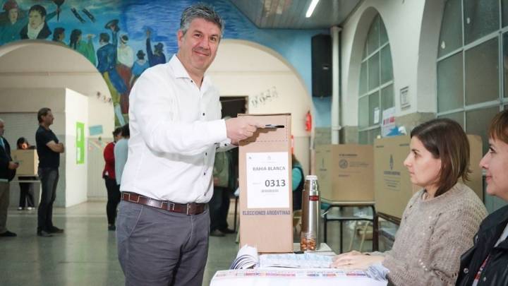 Luis Calderaro votó en Bahía Blanca y realizó declaraciones durante la veda electoral