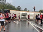Grave accidente de un colectivo del Flamengo que viajaba al partido con Racing: tres hinchas en grave estado