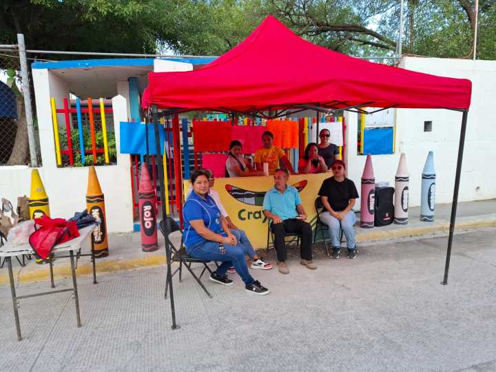 Cierran kinder ante negativa de reinstalar a maestra