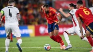 Borja Iglesias vuelve a pisar el campo de rojo