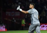 Planchazo de Banega. Chiquito Romero debutó y le hicieron un golazo, pero después Argentinos fue un espectáculo