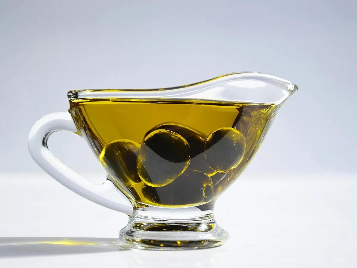 Aceite de oliva para el pelo: ¿qué dicen los expertos?
