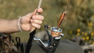 Revolución en la pesca deportiva: un pescador español inventa una caña inteligente a base de sensores