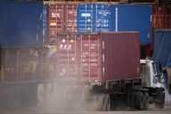 Senado de EU aprueba también anular los aranceles globales impuestos por Trump