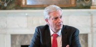 Kast propone centros de internación para detener y expulsar migrantes