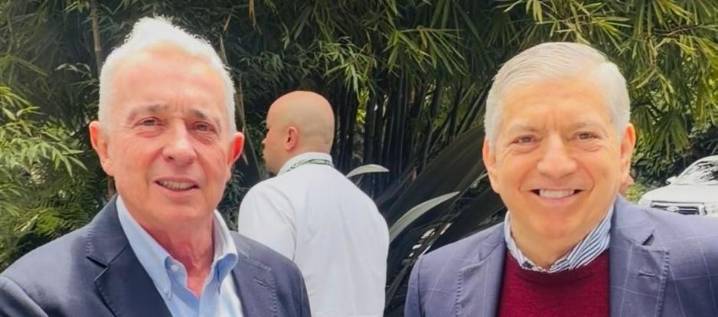 Álvaro Uribe y César Gaviria “organizan coalición” para las elecciones 2026