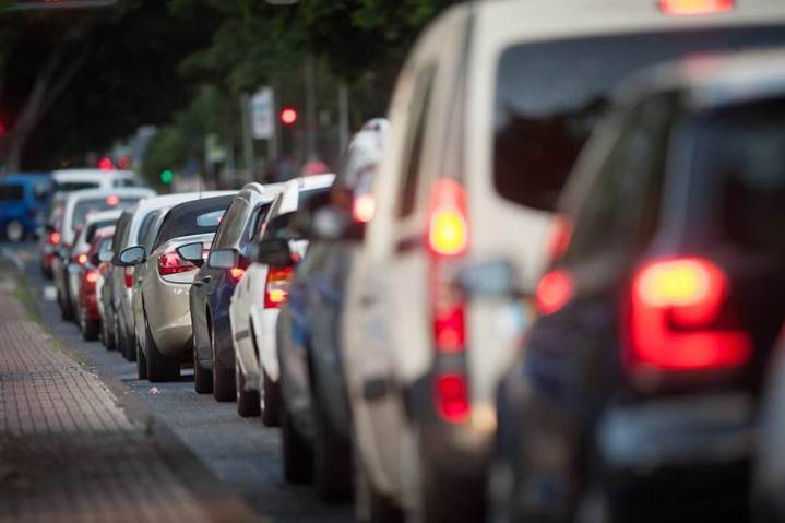 Muchos conductores lo hacen mal y la DGT impondrá una nueva regla en 2026